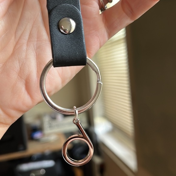 Bloomingdales key chain new in box - Picture 8 of 12